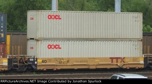 DTTX 760891E with two OOCL containers